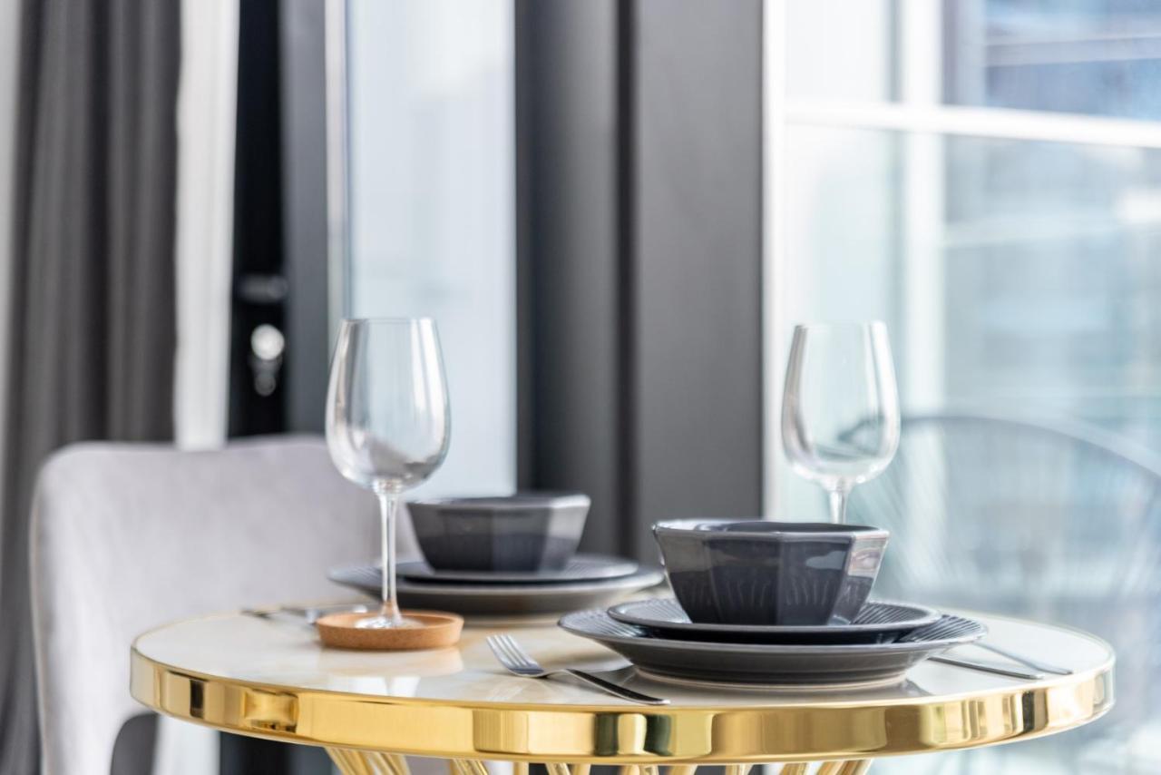 Luxury Studios With Burj Khalifa Or Canal View In Downtown - Marquise Square Tower ドバイ エクステリア 写真